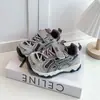 Tênis estilo dad mesh infantil da moda 2026 outono e inverno novos sapatos retrô descolados para caminhada ao ar livre para meninos