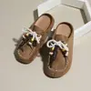 Estilo Novo de Primavera Suede Marrom Feminino com Contas Cadarço Confortável Versátil Moda Casual Diário Sapatos para Ir ao Trabalho Mules Femininos