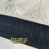 Camiseta de manga corta con cuello redondo, estilo T-shirt de dos piezas falsas, con tirantes de encaje hueco delicado, atmosférica, suave y amigable con la piel H070505