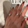 Anel Dinâmico de Diamante Cintilante para Mulheres, Luxo Leve com Design Flutuante de "Pequena Lâmpada", Anel de Dedo Indicador de Alta Qualidade, Joia de Nicho Exquisita e Fashion