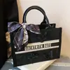 Bolsa Grande Capacidade Transfronteiriça Feminina Nova Chegada 2025 Bolsa de Ombro Fashionável Bolsa Tote Versátil Tendência Bolsa de Mão para o Dia a Dia
