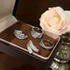 Design de Nicho Transfronteiriço Europeu e Americano, Versátil e Deslumbrante, Cheio de Diamantes, Brilhando Como um Céu Estrelado, Anel Aberto Cravejado de Zircônias