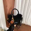 2026 Nueva Moda Otoño Invierno Retro Terciopelo Bolsa Panera Simple para Mujer Bolso de Mano para Viajes Diarios Bolso Cubo de Hombro Único Cruzado