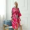 Pijama de seda sintética para mujer explosiones Amazon satén Pavo real bata larga ropa de casa bata fina venta al por mayor