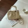 Bolsa de balde de mão de nicho, novo modelo de verão 2026, simples, estilosa, moderna, bolsa de ombro cruzado única, bolsa de mão casual