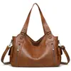 Bolso para Madre de Mediana Edad, Bolso de Axila, Bolso de Hombro Portátil de Moda Versátil Retro, Bolso Cruzado de Gran Capacidad de Alta Gama para Viajes Diarios
