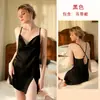 Camisón de satén estilo francés para mujer, con espalda cruzada, abertura lateral y diseño de falda corta, que ofrece un toque de lujo para una ropa de estar cómoda. 433
