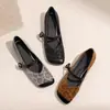 Zapatos de mujer con estampado de leopardo, punta redonda y suela blanda, nuevo modelo otoño 2026, zapatos Mary Jane con pedrería, cómodos para madres