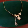 Collar de luna y estrella con circonita chapado en oro real de 18 quilates, cadena para la clavícula de lujo ligero de nicho, joyería de alta gama, elegante y única