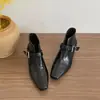 Botas de Cano Curto Quadradas Estilo Britânico First Encounter para Mulheres com Fivela, Aumento Interno de Altura, Emagrecimento, Botas de Moda Versáteis Novo 2026
