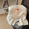 Suéter de botones nuevo estilo coreano con forma de corazón, de punto, para primavera y otoño 2026, moderno, elegante, dulce, rejuvenecedor, chaleco sin mangas para mujer
