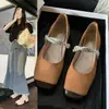 Impresionantes zapatos Mary Jane de estilo francés para mujer, nueva colección otoño 2026, adecuados para combinar con faldas, elegantes y cómodos, zapatos planos de punta cuadrada