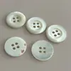 Botones de Concha de Alta Calidad en Stock, Botones de Concha de Torre Natural, Accesorios para Ropa, Botones Redondos Grandes de Borde Redondeado de Cuatro Agujeros de Gama Alta