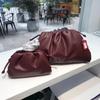 Selección Estricta de Estilo Tejido Bolso Tejido de Cuero Genuino para Mujer 2025 Verano Nuevo Bolso de Hombro Cruzado de Mano Nube