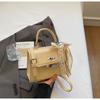 Bolsa de Mão Kelly Texturizada Tendência de Luxo Coreana Nova Moda Primavera 2026 Bolsa de Ombro Simples de Nicho Bolsa Transversal