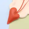 Nuevo colgante de bolsa creativa de cuero con forma de corazón de melocotón, adornos de PU de amor exquisitos, pequeño regalo, accesorios de cuerda para mano de ropa, fabricantes