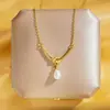 Nueva cadena de clavícula de lujo estilo coreano, collar versátil de acero de titanio de moda para mujer, colgante simple clásico de circón, accesorio versátil