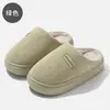 Pantuflas de algodón para hombre suela gruesa invierno casa interior cálidas felpa más engrosada pantuflas de felpa venta al por mayor estilo pareja zapatos de algodón hombre