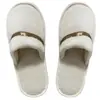 Pantuflas Gruesas Personalizadas al por Mayor para Hoteles de Lujo, Casas de Huéspedes, Salones de Belleza, Hospitalidad Doméstica Desechable, Engrosadas para Uso en Hotel