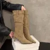 Botas de Salto Agulha Bico Fino Altas até o Joelho Femininas 2026 Primavera/Outono Novo Estilo Versátil com Saias Botas Franzidas Empilhadas Temperamento Fashion Botas de Equitação