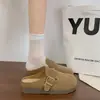 Sapatos estilo Birkenstock de sola macia para mulheres, estilo retrô de verão novo, sandálias de bico fechado semi-slip-on para mulheres, para uso ao ar livre, sola grossa, que aumentam a altura, sandálias slip-on