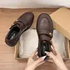 Mocasines de metal con hebilla estilo británico, colección otoño-invierno 2026, acabado desgastado, tacón grueso, versátiles para ir al trabajo, cómodos de llevar, zapatos pequeños de piel