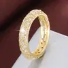 Anillo de Banda Ancha Retro Francés de Alta Venta Transfronteriza Apilable con Zirconia de Color con Micro-incrustaciones de Diamante Completo Anillo para el Dedo Índice de Lujo Ligero con Tacto de Alta Gama