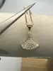 Exquisito collar de falda de doble capa en oro V, chapado en oro real de 18 quilates, cadena para la clavícula con colgante en forma de abanico de nácar blanco natural y ágata roja