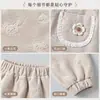 Pantalones cálidos para bebé otoño e invierno engrosados 120g con pies cubiertos pantalones de pies atados ropa exterior para bebé pantalones largos de algodón para niñas clase A sin costuras