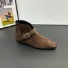 Hebilla pequeña para cinturón adelgazante 2026 punta cuadrada aumento de altura otoño e invierno botines cortos para mujer botines de tacón bajo estilo nuevo para ir al trabajo versátiles de fondo plano