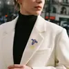 Broche de Lírio-Calla Azul Profundo Luxuoso e Finamente Trabalhado, Alfinete Floral Bicolor de Esmalte de Alta Qualidade, Flor Elegante para Lapela de Paletós
