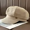 Chapéu Octogonal Retro de Lantejoulas Estilo Britânico para Mulheres no Outono e Inverno Chapéu de Pintor com Logo de Cachorrinho Moda de Viagem Boina Elegante