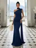 Vestido de cauda de peixe de ombro único com gola halter estilo europeu e americano, com design ombro a ombro, franzido lateral, corte justo, bodycon, adequado para festas e como vestido de dama de honra