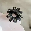 Pinza de garra pequeña de crisantemo para mujer, pinza para el pelo para arreglar los mechones sueltos de la nuca, pinza para flequillo lateral, accesorio floral para el pelo
