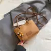 Bolso de mujer vintage de alta gama, nuevo bolso cruzado tipo cubo casual versátil de gamuza para otoño 2026, bolso de mujer texturizado