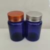 Los fabricantes suministran botellas de plástico PET de 80 cc con tapa de metal azul para productos sanitarios, cápsulas de poliéster PET para envasado en botella.