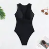 Traje de baño de una pieza de malla de color sólido europeo y americano con cuello en V transparente para aguas termales, traje de baño bikini ajustado cruzado de nueva llegada para mujer