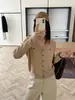Han Xun Cardigan de Tricô Lã Mesclada Solto com Gola V e Bolso Falso Costurado Elegante e Sereno Coleção Outono 2026 27491