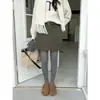 Saia Curta de Veludo Composto e Couro PU Icciicc para Inverno, Saia Simples Evasê Emagrecedora para Figuras Baixas, Modelo 13 Linha 1523
