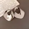 Pendientes transfronterizos europeos y americanos de aguja de plata, geométricos, circulares, huecos, pendientes simples y elegantes, lujo ligero con un toque de alta gama, pendientes de nicho para mujer