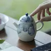 Bule de Cerâmica Azul e Branco Pintado à Mão das Dinastias Tang e Song, Bule Kung Fu para Uso Doméstico, Design de Folha de Bananeira em Cor Sob Esmalte, Bule de Mão com Filtro em Forma de Bola