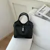 La popular bolsa pequeña explosiva de este año para mujer verano 2026 nuevo bolso de moda de un solo hombro cruzado bolso de cubo de mano transfronterizo