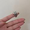 Anillo de dedo abierto con ondas de agua de lujo ligero de alta calidad con rosca ancha retro de estilo transfronterizo europeo y americano.