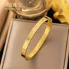 Atacado de Fábrica Venda Quente Transfronteiriça Luxo Leve Versátil Coleção de Pulseiras de Aço Titânio Design de Nicho Pulseira de Aço Inoxidável com Toque de Alto Padrão