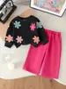 Otoño Nuevo Europeo y Americano Atuendo Dopamina Patrón Floral Multicolor Sudadera Negra de Manga Larga Combinada con Pantalones Rojo Rosado