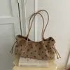 Bolso tote de gran capacidad estilo coreano para el día a día, diseño de nicho, lunares, alto valor estético, bolso de hombro moderno y a la moda, bolso de axila elegante