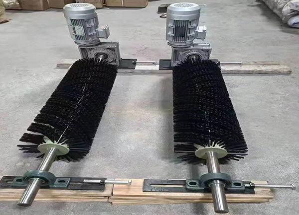 电动滚刷清扫器1.jpg
