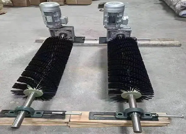 电动滚刷清扫器1.jpg