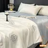 2026 Nuevo Juego de Verano Fresco de Colcha de Seda de Hielo de Cuatro Piezas Sábana de Cama Súper Hermosa con Sensación de Alta Gama Funda Nórdica Juego de Tres Piezas para Cama