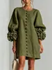 Vestido Curto de Algodão e Linho Francês com Mangas Sino Florais 3D, Gola Redonda, Botões Frontais, Corte Solto, Valoriza o Corpo, para Férias